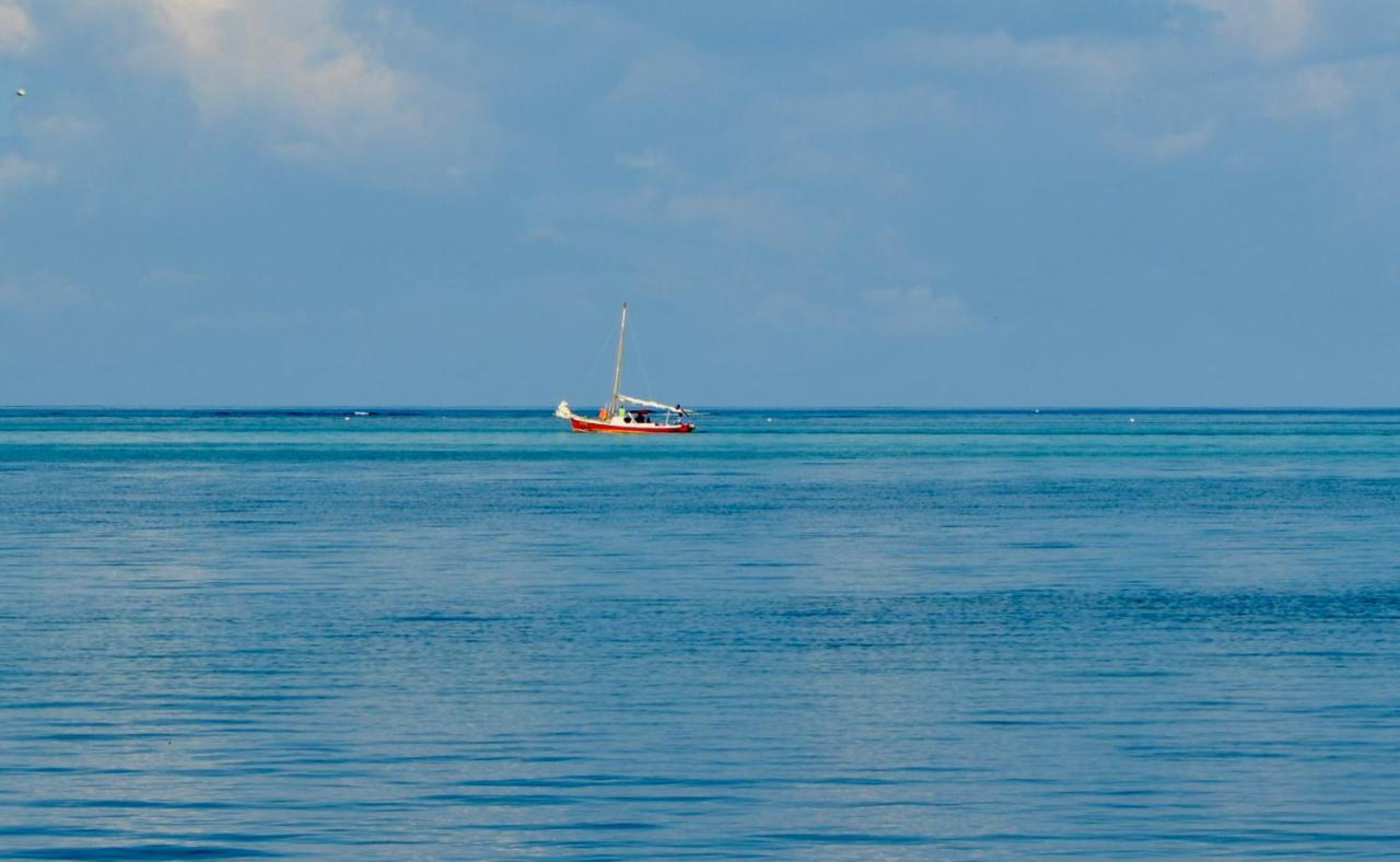 Xanadu Island Resort San Pedro  Esterno foto